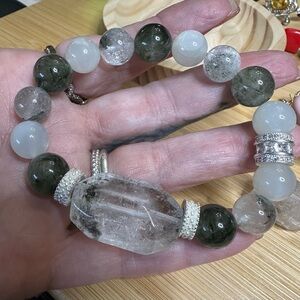 Elegant Beaded Bracelet with Crystal Accents